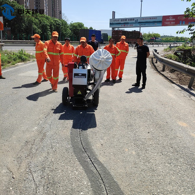 160 Deg Asphalt Road Maintenance Hot Tar Road Repair Sealant Untuk Memperbaiki Jalan