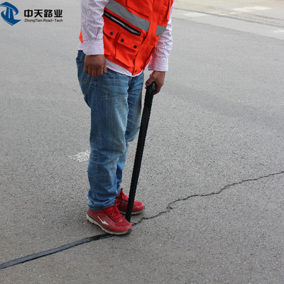 Road Crack Sealing Bituminous Tape Asphalt Overbanding Tape Adhesi Tinggi